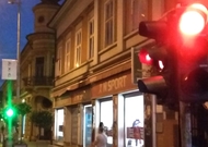 Svetleći apotekarski krstovi u blizini raskrsnica zbunjuju vozače