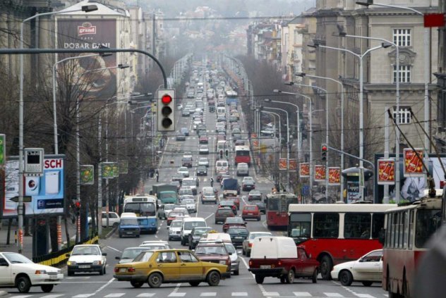 http://www.polovniautomobili.com/portal/content/Vesti/201006/bahati-vozaci-i-dalje-prave-haos-u-bg/2.jpg