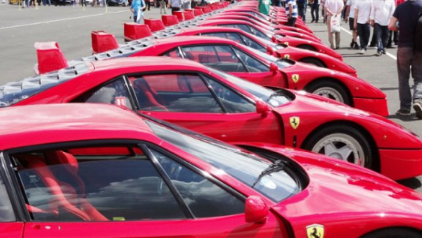 Parada Ferrarija F40 - uživajte