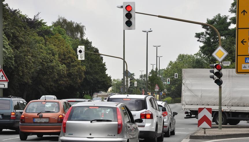 Koliko neusklađenost semafora utiče na gužvu u saobraćaju?
