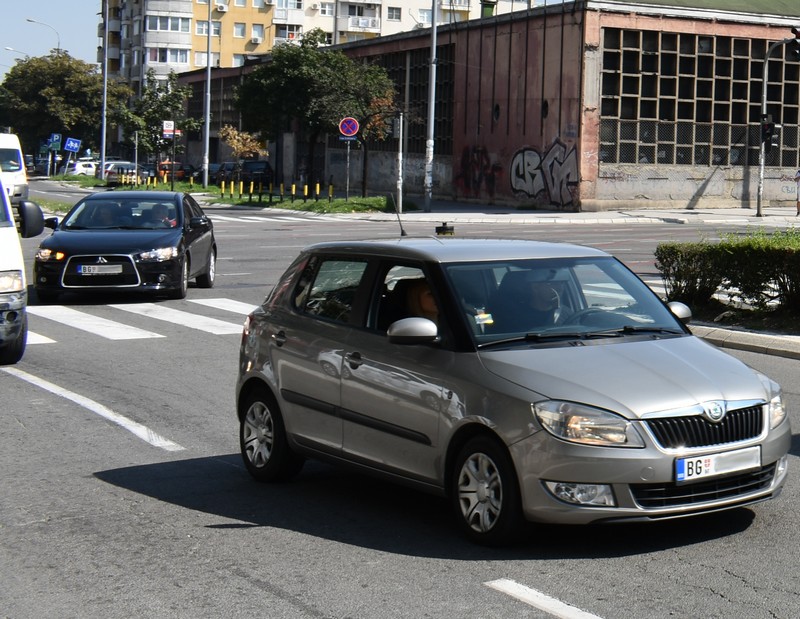 Kako se zaštititi od korone kada delite auto sa kolegama na putu do posla?