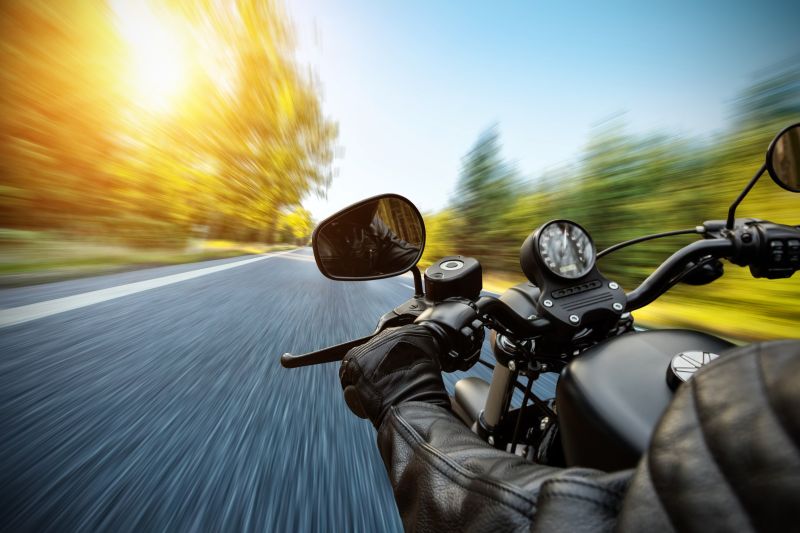 Zašto se trese upravljač na motociklu kada se puste ruke?