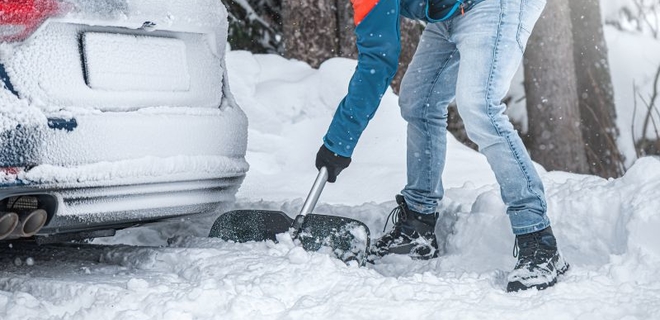 Zimski haos na putevima: kako pravilno voziti po snegu i ledu